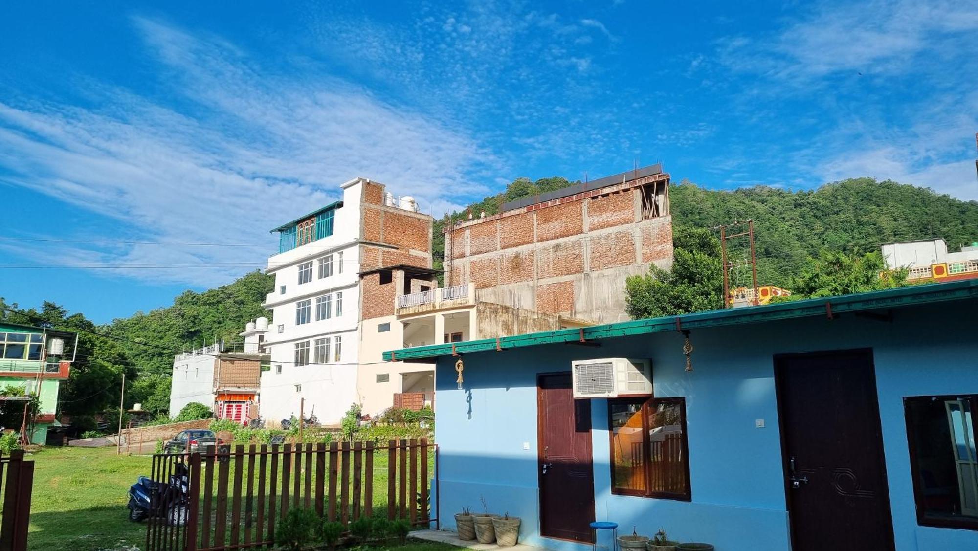 Landlopers Hostel Rishikesh Exterior photo