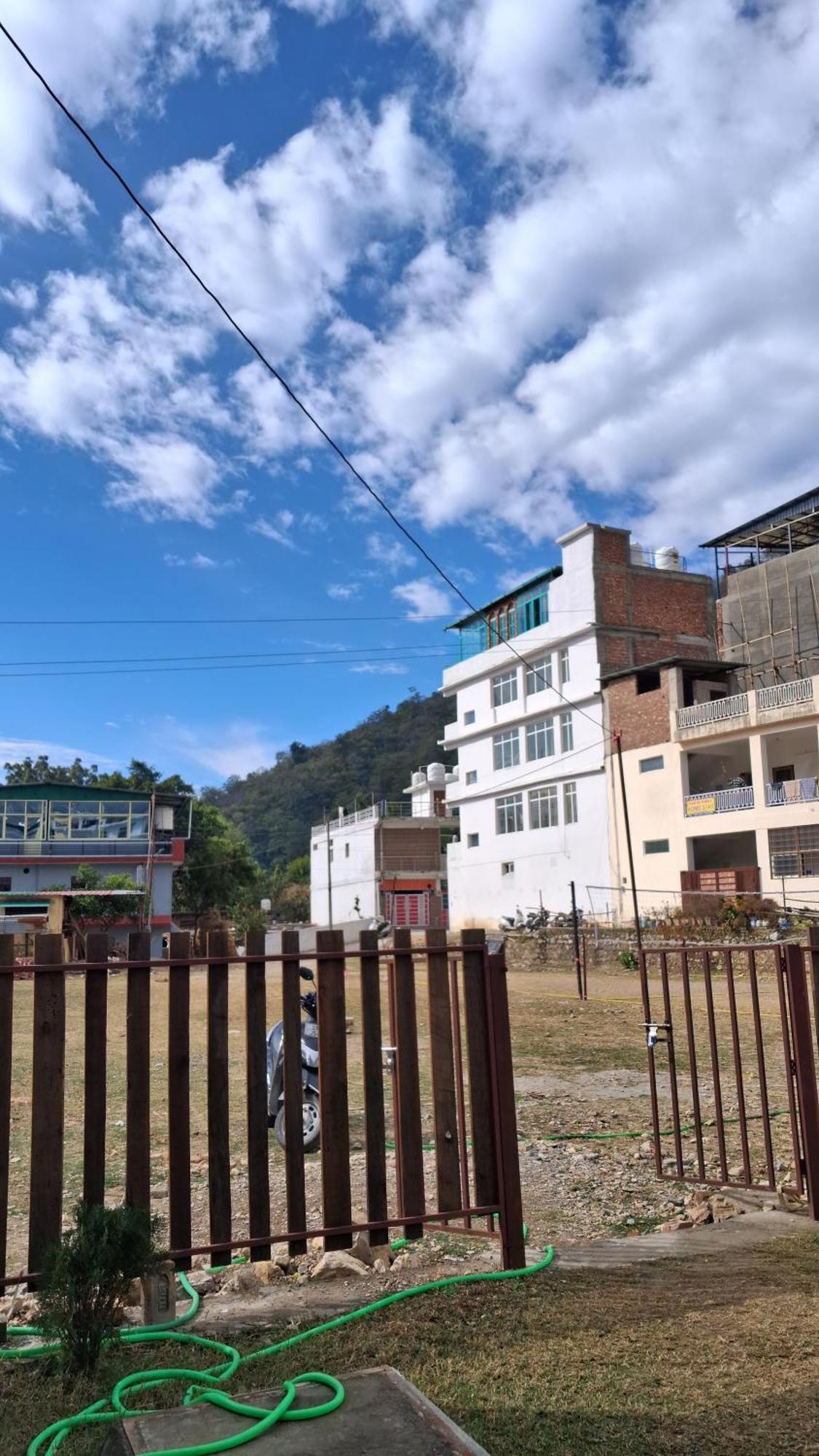 Landlopers Hostel Rishikesh Exterior photo